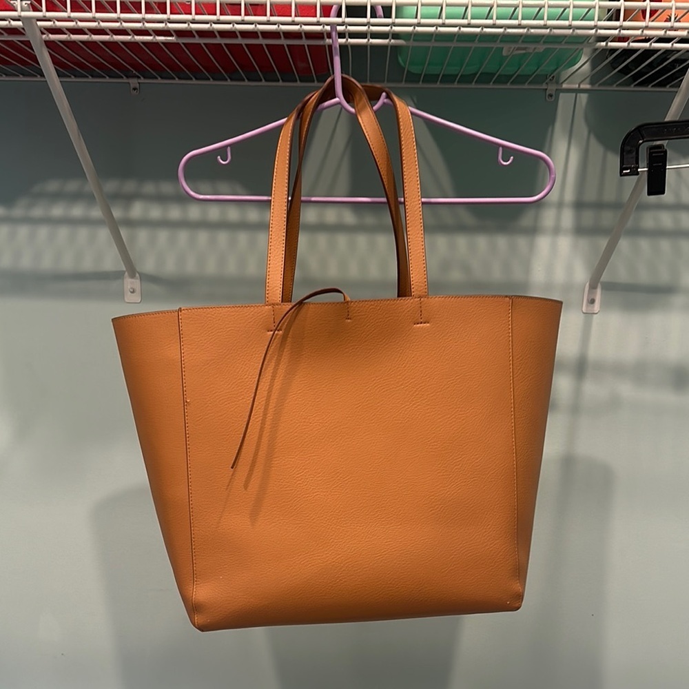 Elegant Tan Tote Bag - Picture 2 of 6